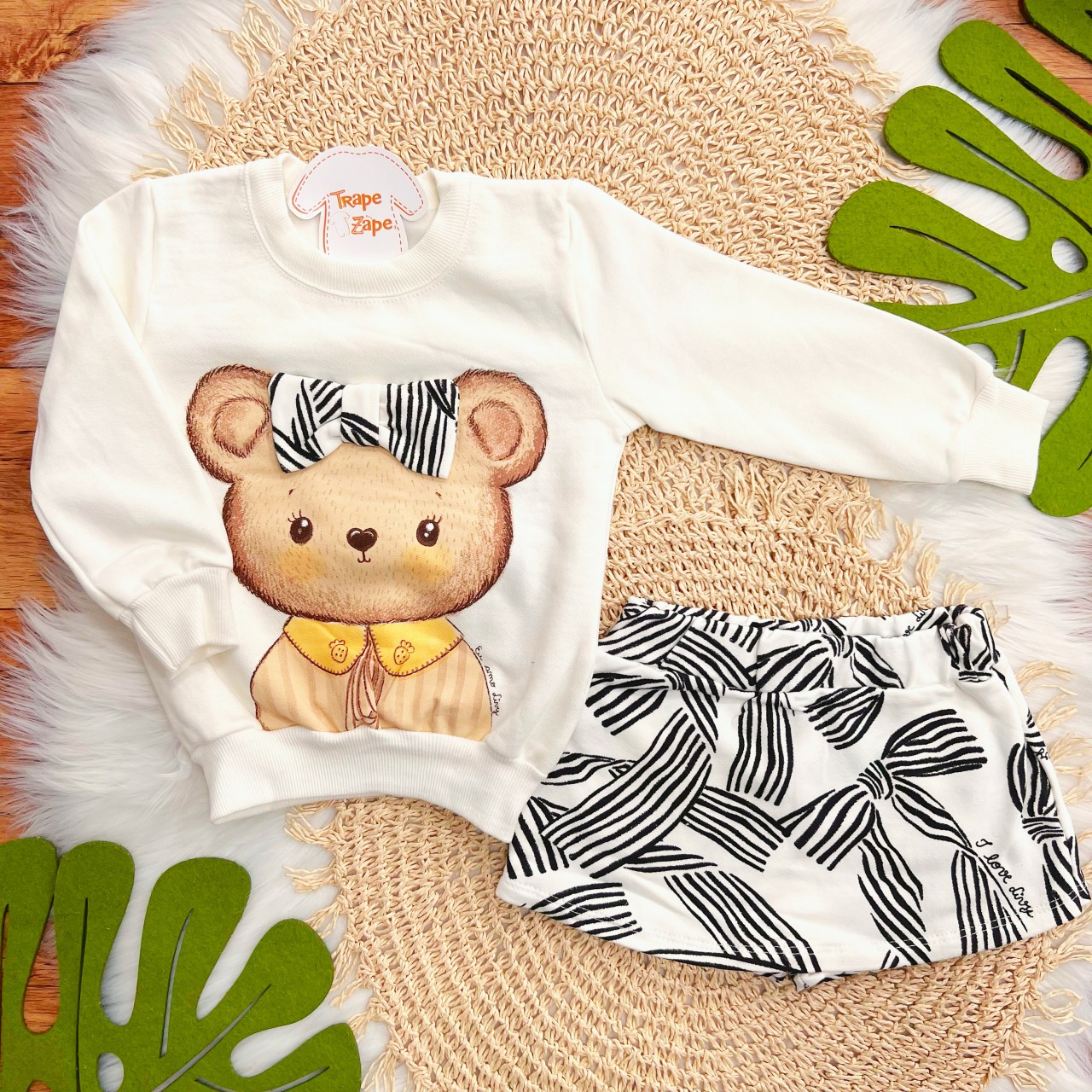  Conj. Casaco de Moletom Ursinha e Short Saia Laços - Off White e Preto